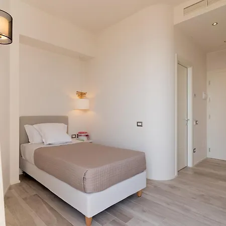 Riviera 4* סניגליה